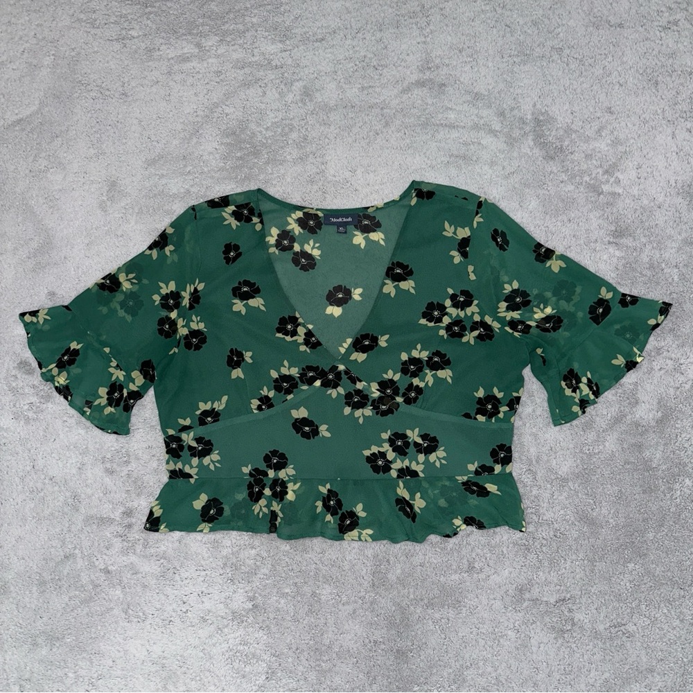 ModCloth Size XL V-Neck Crop Top